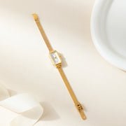 Vista lateral del Reloj Rectangular Celeste dorado