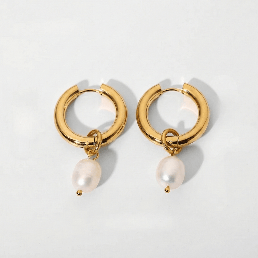 Aros Bella Perla dorados de acero inoxidable con perla de agua dulce