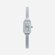 Reloj Rectangular Celeste plateado de acero inoxidable sobre fondo blanco