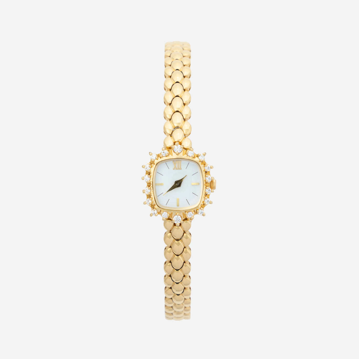 Reloj Brazalete Valeria dorado con esfera redonda sobre fondo claro