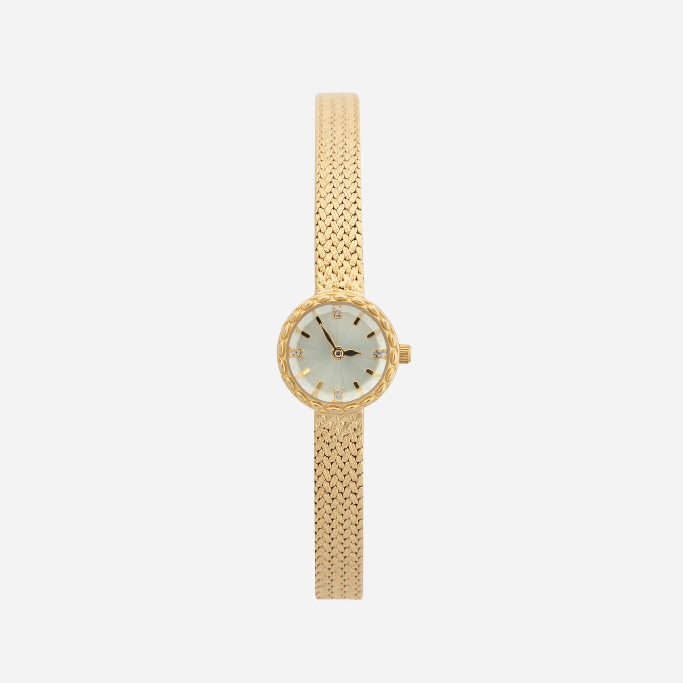 Reloj Malla Serena dorado con esfera clara sobre fondo blanco