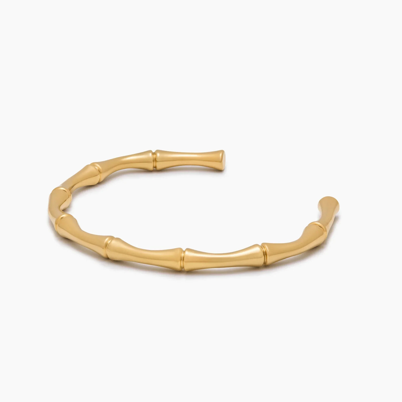 Vista frontal de la Pulsera Bambú Escultural Nayara abierta