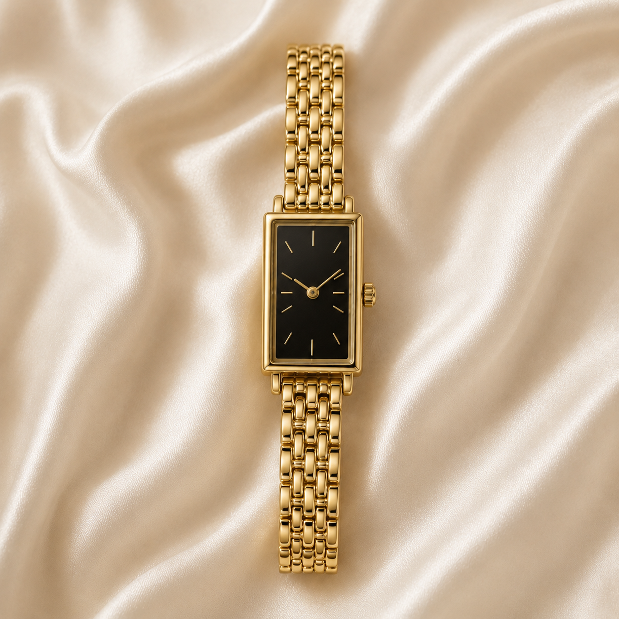 Reloj Rectangular Liora con esfera negra presentado sobre un cojín claro