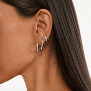 Set Aros Esenciales plateado combinado en la oreja