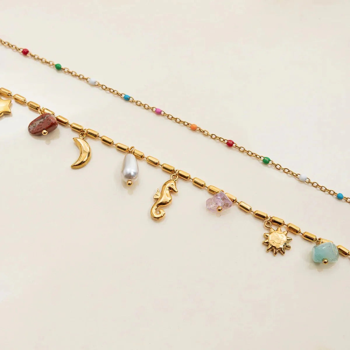 Collar Doble Cadena Coralina con cuentas multicolor y colgantes marinos