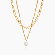 Collar Doble Cadena Perla Narela dorado sobre fondo blanco
