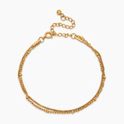 Pulsera Doble Cadena Selene dorada sobre fondo blanco