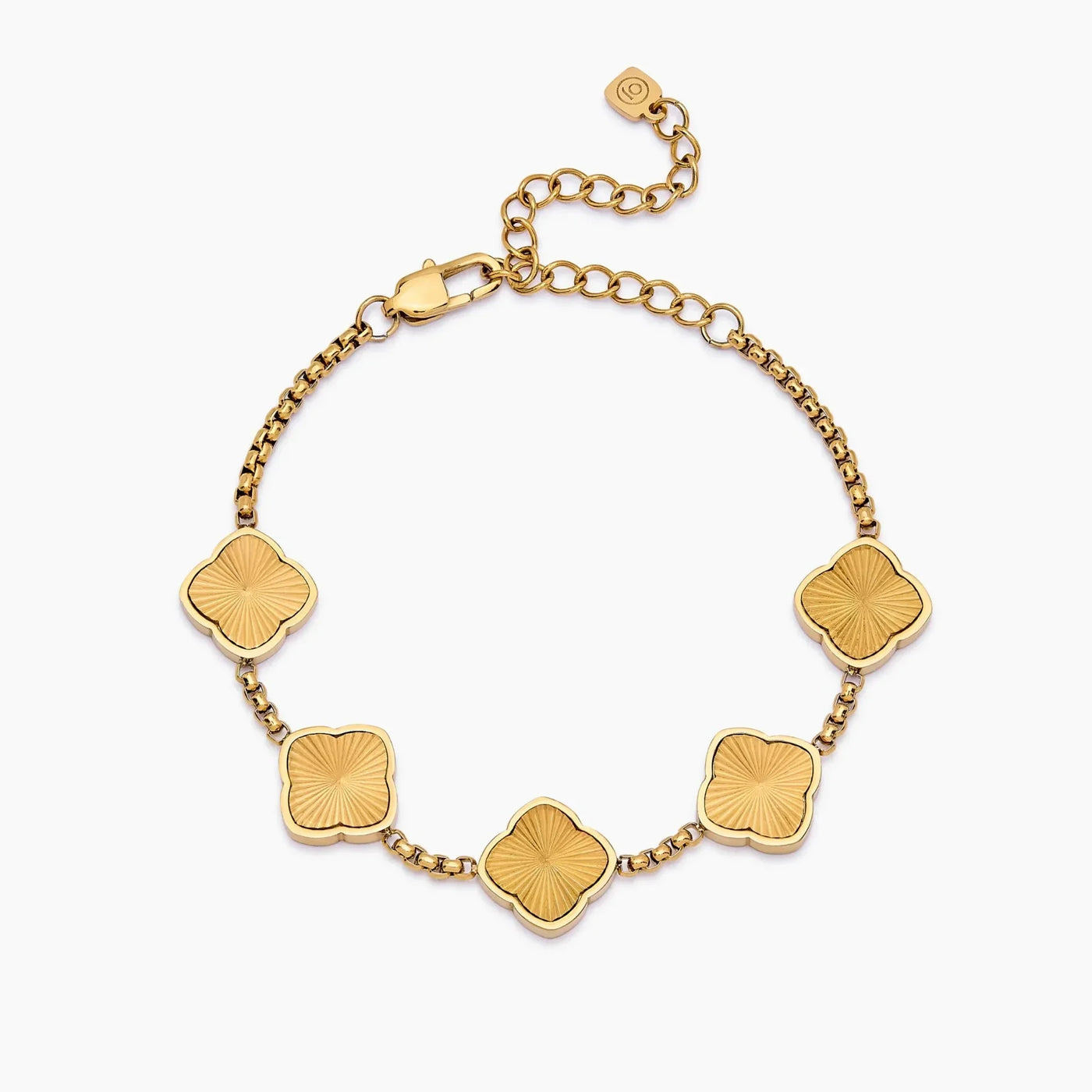 Pulsera Tréboles Solares Avelina dorada con cinco tréboles sobre fondo claro